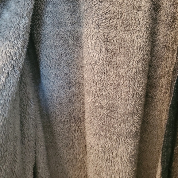 Wrangler Black Jacket with Gray lining - Picture 7 of 9